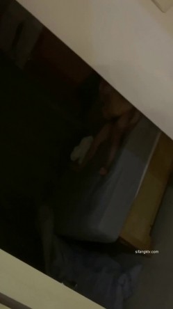大神偷听小王子 ️ 酒店门缝偷拍情侣做爱女友被操多次高潮大声淫叫体验别样的偷窥快感 截图16