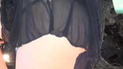 大型车展色魔摄影师紧盯几位美女车模 ️鲍鱼半漏阴毛狠浓密 截图1