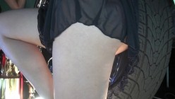 大型车展色魔摄影师紧盯几位美女车模 ️鲍鱼半漏阴毛狠浓密 截图2
