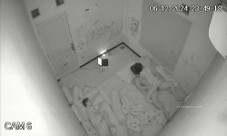 黑客破解家庭网络摄像头偷拍 极品夫妻 的日常性生活每次啪啪都需要道具插逼自慰热身再开干 截图8