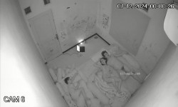黑客破解家庭网络摄像头偷拍 极品夫妻 的日常性生活每次啪啪都需要道具插逼自慰热身再开干 截图14