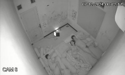 黑客破解家庭网络摄像头偷拍 极品夫妻 的日常性生活每次啪啪都需要道具插逼自慰热身再开干 截图15