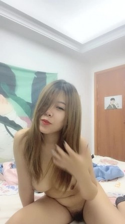 长发披肩居家美女，黑色丝袜，真大胆大半夜楼梯间电梯口裸体搔首弄姿掰穴给狼友看 截图13