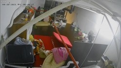 【极品稀缺 ️破解摄像头】极品服务员宿舍日常 ️小姐姐年轻美乳好坚挺 穿搭职业装制服很有气质 距离超近 高清1080P版 截图2