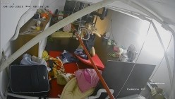 【极品稀缺 ️破解摄像头】极品服务员宿舍日常 ️小姐姐年轻美乳好坚挺 穿搭职业装制服很有气质 距离超近 高清1080P版 截图4