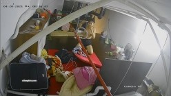 【极品稀缺 ️破解摄像头】极品服务员宿舍日常 ️小姐姐年轻美乳好坚挺 穿搭职业装制服很有气质 距离超近 高清1080P版 截图5