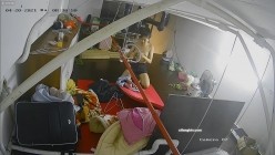 【极品稀缺 ️破解摄像头】极品服务员宿舍日常 ️小姐姐年轻美乳好坚挺 穿搭职业装制服很有气质 距离超近 高清1080P版 截图6