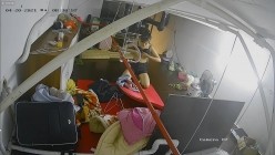 【极品稀缺 ️破解摄像头】极品服务员宿舍日常 ️小姐姐年轻美乳好坚挺 穿搭职业装制服很有气质 距离超近 高清1080P版 截图7