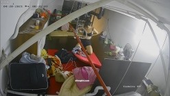 【极品稀缺 ️破解摄像头】极品服务员宿舍日常 ️小姐姐年轻美乳好坚挺 穿搭职业装制服很有气质 距离超近 高清1080P版 截图8