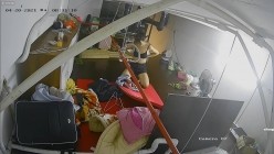 【极品稀缺 ️破解摄像头】极品服务员宿舍日常 ️小姐姐年轻美乳好坚挺 穿搭职业装制服很有气质 距离超近 高清1080P版 截图9