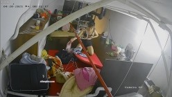 【极品稀缺 ️破解摄像头】极品服务员宿舍日常 ️小姐姐年轻美乳好坚挺 穿搭职业装制服很有气质 距离超近 高清1080P版 截图10