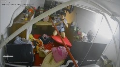 【极品稀缺 ️破解摄像头】极品服务员宿舍日常 ️小姐姐年轻美乳好坚挺 穿搭职业装制服很有气质 距离超近 高清1080P版 截图12