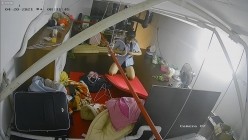 【极品稀缺 ️破解摄像头】极品服务员宿舍日常 ️小姐姐年轻美乳好坚挺 穿搭职业装制服很有气质 距离超近 高清1080P版 截图14