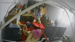 【极品稀缺 ️破解摄像头】极品服务员宿舍日常 ️小姐姐年轻美乳好坚挺 穿搭职业装制服很有气质 距离超近 高清1080P版 截图16
