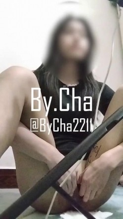 内部群最新【查小理】，签约我网红公司想成为网红的小母狗，被玩到喷水，榜一大哥花十几万 截图1