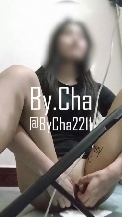 内部群最新【查小理】，签约我网红公司想成为网红的小母狗，被玩到喷水，榜一大哥花十几万 截图3