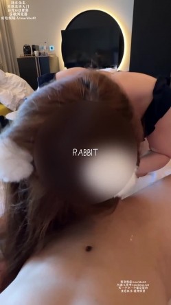 大型公司的尤物小秘书，自开账户记录自己淫荡的一面「RABBIT」肥臀后入操起来肉感十足，在酒店被玩了一整天一整夜 截图2