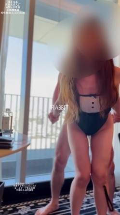 大型公司的尤物小秘书，自开账户记录自己淫荡的一面「RABBIT」肥臀后入操起来肉感十足，在酒店被玩了一整天一整夜 截图8