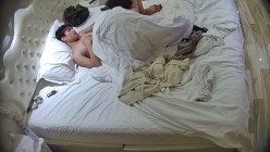 酒店偷拍双马尾软妹被屌丝男友掐住脖子插入还苦苦央求他要戴套干 截图4