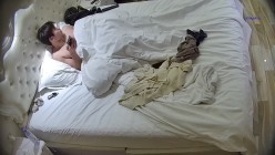 酒店偷拍双马尾软妹被屌丝男友掐住脖子插入还苦苦央求他要戴套干 截图16