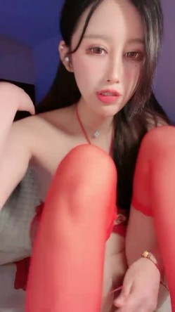 绝美御姐--身怀绝技：妖艳红色丝袜，大姨妈来了照秀，跳蛋震得森林洞口颤抖，淫声苍天！ 截图13