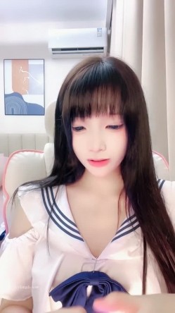 【小猪大王】纯欲学妹下海完美身材，淫语自慰，道具狂插喷尿 截图12