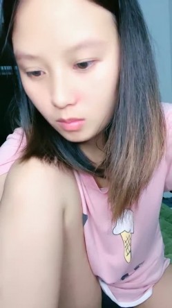 来大姨妈还直播~血超多，【红色高跟鞋】，都是姨妈的味道~超爽，这场面不多见，真是豁出去了，刺激 截图3