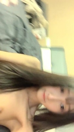 【0咕噜0】近期全网下海最极品青春漂亮的女神，偶像明星般的9分顶级颜值，大大的眼睛炯炯有神 高挑的身材 截图12
