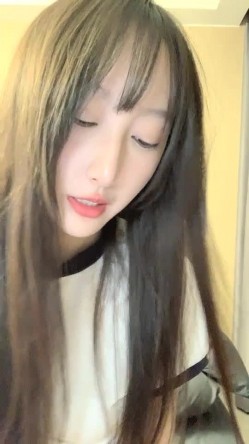 【0咕噜0】近期全网下海最极品青春漂亮的女神，偶像明星般的9分顶级颜值，大大的眼睛炯炯有神 高挑的身材 截图16