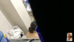 工厂宿舍偷看贫乳小骚妇洗澡，重点清洗骚穴，手法妖娆娴熟 截图12