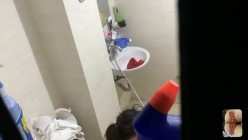 工厂宿舍偷看贫乳小骚妇洗澡，重点清洗骚穴，手法妖娆娴熟 截图13