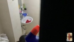 工厂宿舍偷看贫乳小骚妇洗澡，重点清洗骚穴，手法妖娆娴熟 截图15