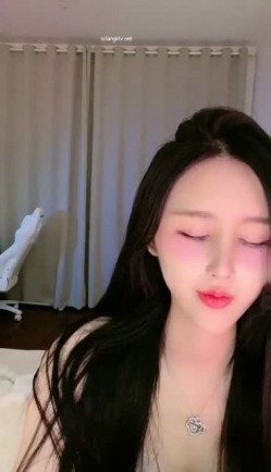 【明星级女神下海 草莓味奶油】明星级颜值比网红还要美，性感情趣内衣丁字裤黑丝大长美腿 截图9