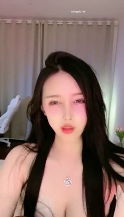 【明星级女神下海 草莓味奶油】明星级颜值比网红还要美，性感情趣内衣丁字裤黑丝大长美腿 截图14