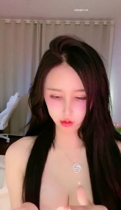 【明星级女神下海 草莓味奶油】明星级颜值比网红还要美，性感情趣内衣丁字裤黑丝大长美腿 截图15