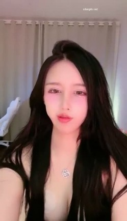 【明星级女神下海 草莓味奶油】明星级颜值比网红还要美，性感情趣内衣丁字裤黑丝大长美腿 截图16