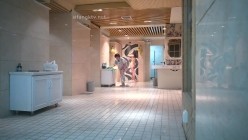 国内『温泉会所』贴脸偷拍沐浴更衣泳池戏水 超多美女良家少妇近距离接触 截图1