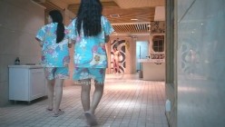 国内『温泉会所』贴脸偷拍沐浴更衣泳池戏水 超多美女良家少妇近距离接触 截图13
