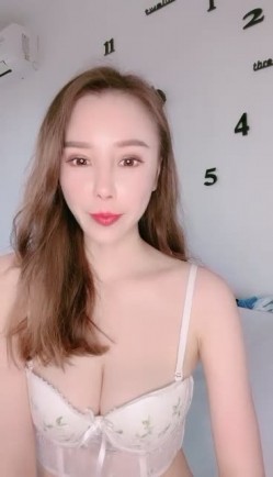 167成都车模-你的大宝贝- 哥哥快把我舔湿，逼逼好干呀。骚货央求各位狼友来成都春熙路开房，干死她！ 截图8