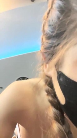 重磅，火爆健身尤物，【健身桃桃】，高端场会牛郎嗑药操喷，欲望得到了充分释放，水不停，被操的高潮好多次 截图12