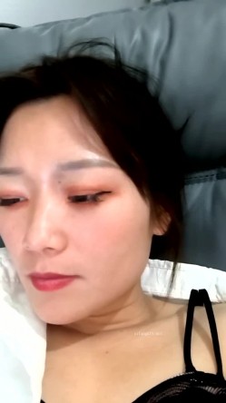 户外露出达人【御姐爱深喉】丝袜裸空从商场到图书馆再到超市裸空太牛逼了强烈推荐！ 截图16