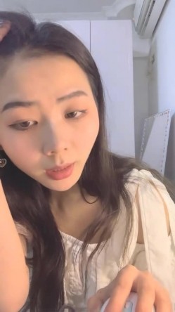 最喜欢的一个美少女，【兰哥】校花女神~!大长美腿~特写骚穴~柔逼自慰~爽到不行~强烈推荐 截图6