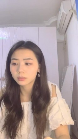 最喜欢的一个美少女，【兰哥】校花女神~!大长美腿~特写骚穴~柔逼自慰~爽到不行~强烈推荐 截图13