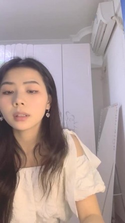 最喜欢的一个美少女，【兰哥】校花女神~!大长美腿~特写骚穴~柔逼自慰~爽到不行~强烈推荐 截图14