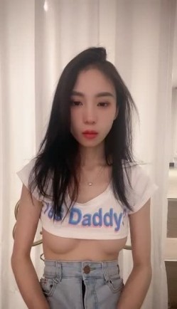 极品模特身材美女【月月嗷】 ️撩骚激情大尺度秀舞，摸奶扣逼自慰骚水真多 ️啊啊~BB痒痒，哥哥快点来啊！ 截图2