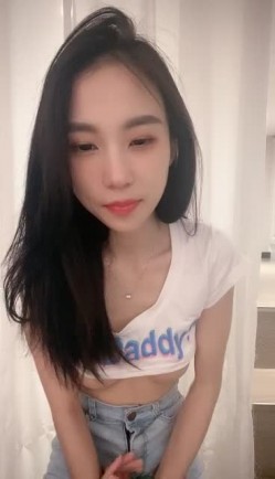 极品模特身材美女【月月嗷】 ️撩骚激情大尺度秀舞，摸奶扣逼自慰骚水真多 ️啊啊~BB痒痒，哥哥快点来啊！ 截图4