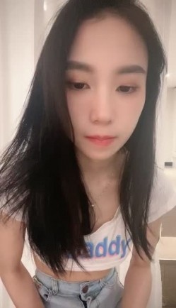 极品模特身材美女【月月嗷】 ️撩骚激情大尺度秀舞，摸奶扣逼自慰骚水真多 ️啊啊~BB痒痒，哥哥快点来啊！ 截图5
