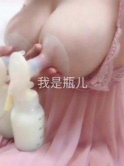 【巨乳女神降临】最新成都爆乳女神萍儿大尺度私拍流出 挤奶喷乳 G罩杯福利 截图16