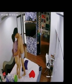 黑客监拍身材样貌绝佳美少妇,在床上跳来跳去被老公按倒舔穴 截图15