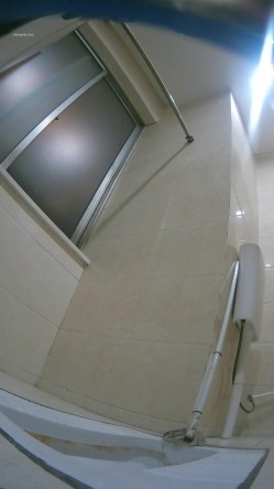 培训机构女厕双机位近景高清偸拍 多位小姐姐方便，脸逼同框看点十足 截图1